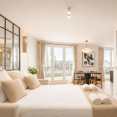 Apartmán Eiffel Tower - Exclusive Loft With Terrace Jacuzzi And Lift