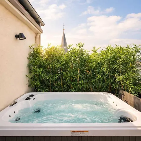 Apartmán Eiffel Tower - Exclusive Loft With Terrace Jacuzzi And Lift *